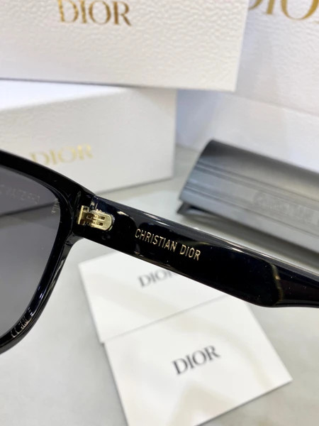 عینک آفتابی زنانه برند دیور ( DIOR ) مدل S7F | ساخت کشور چین (OEM BY CHINA)