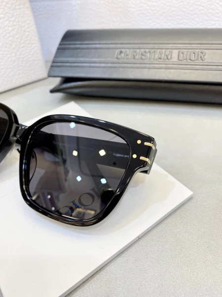 عینک آفتابی زنانه برند دیور ( DIOR ) مدل S7F | ساخت کشور چین (OEM BY CHINA)