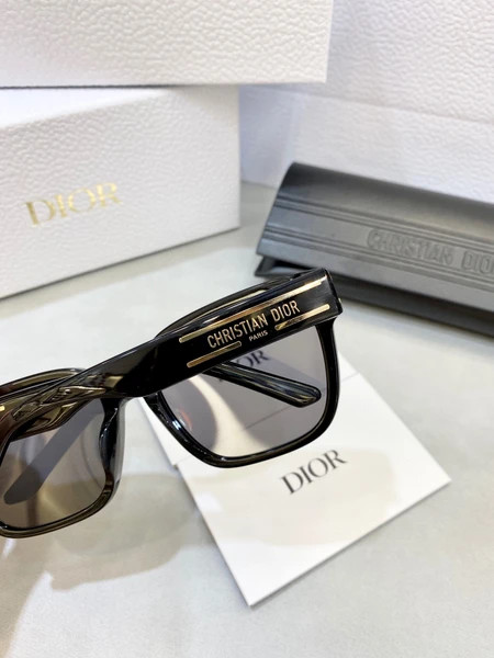 عینک آفتابی زنانه برند دیور ( DIOR ) مدل S7F | ساخت کشور چین (OEM BY CHINA)