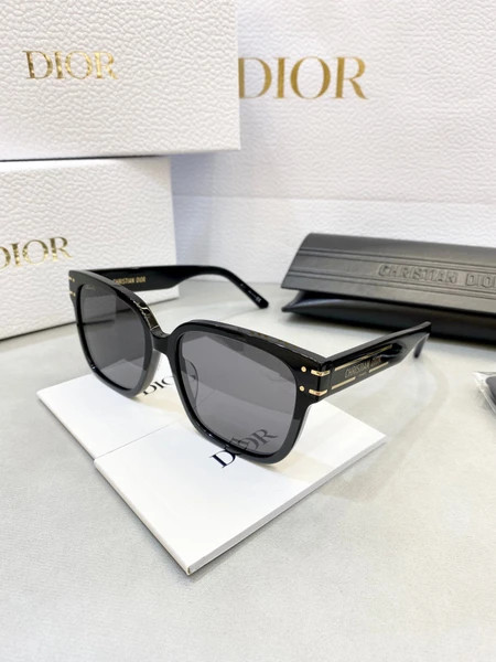 عینک آفتابی زنانه برند دیور ( DIOR ) مدل S7F | ساخت کشور چین (OEM BY CHINA)