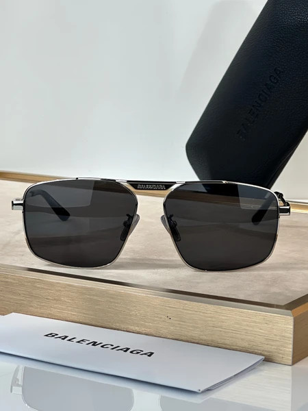 عینک آفتابی زنانه برند بالنسیاگا ( BALENCIAGA ) مدل BB0418SK | ساخت کشور چین (OEM BY CHINA)