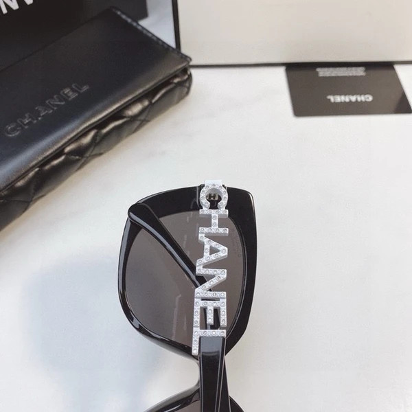 عینک آفتابی زنانه برند شنل ( CHANEL ) مدل CH5422 | ساخت کشور چین (OEM BY CHINA)