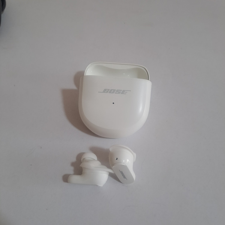ایرپاد بلوتوثی برند BOSE مدل QuietComfort II | دارای نویز کنسلینگ | سازگار با ایفون و اندروید