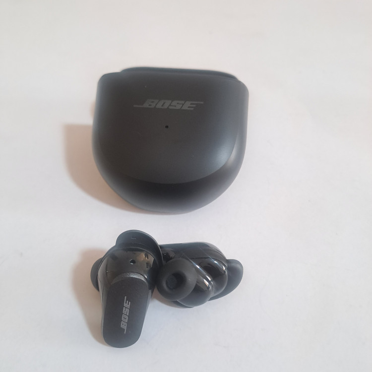 ایرپاد بلوتوثی برند BOSE مدل QuietComfort II | دارای نویز کنسلینگ | سازگار با ایفون و اندروید
